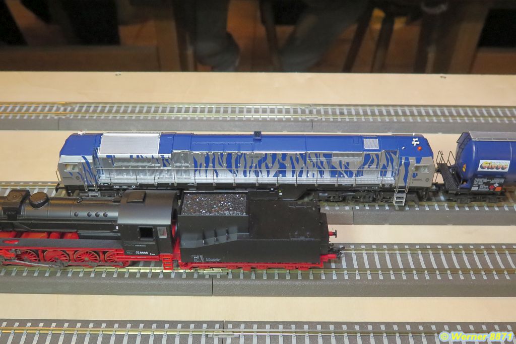 W114_BR 250 002-3, Blue Tiger, digitalisiert; Poollok; Ep. VI; Mehano