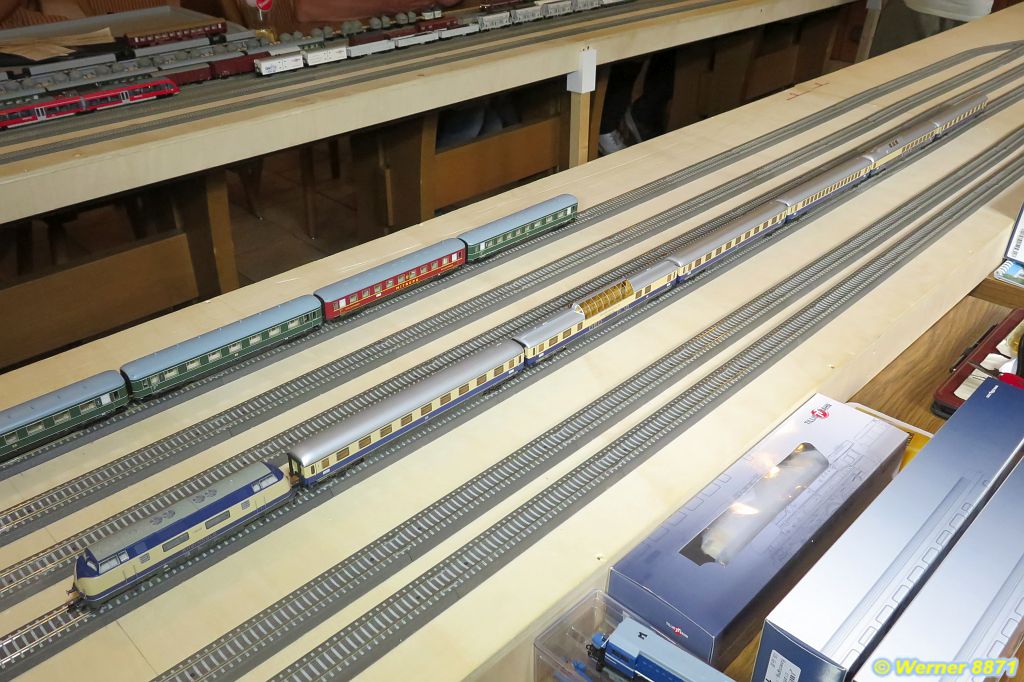 W057_"RHEINGOLD"-Express der DB in Ep. III mit diversen Zugmaschinen