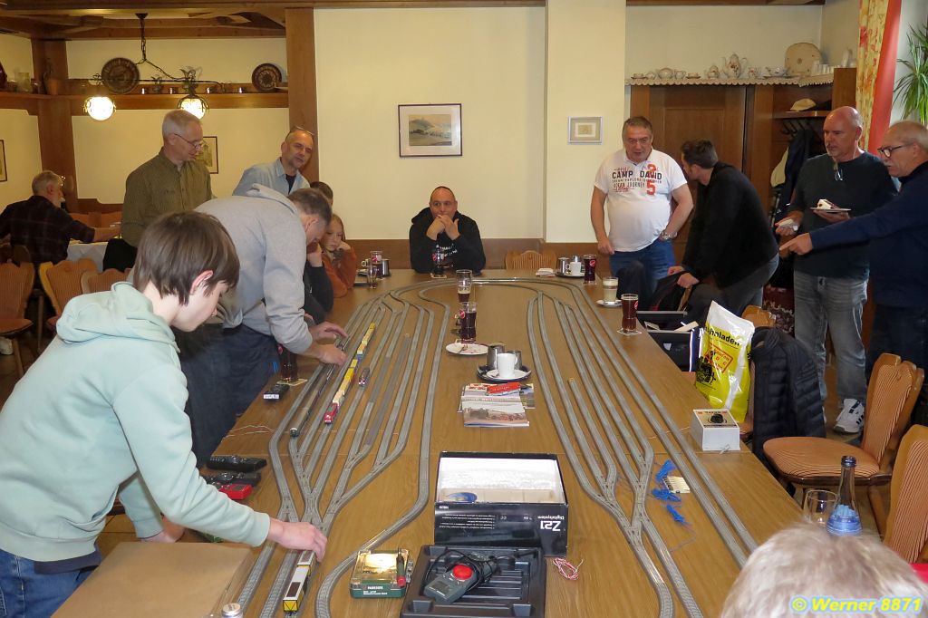 W001_Tischrundgang_01