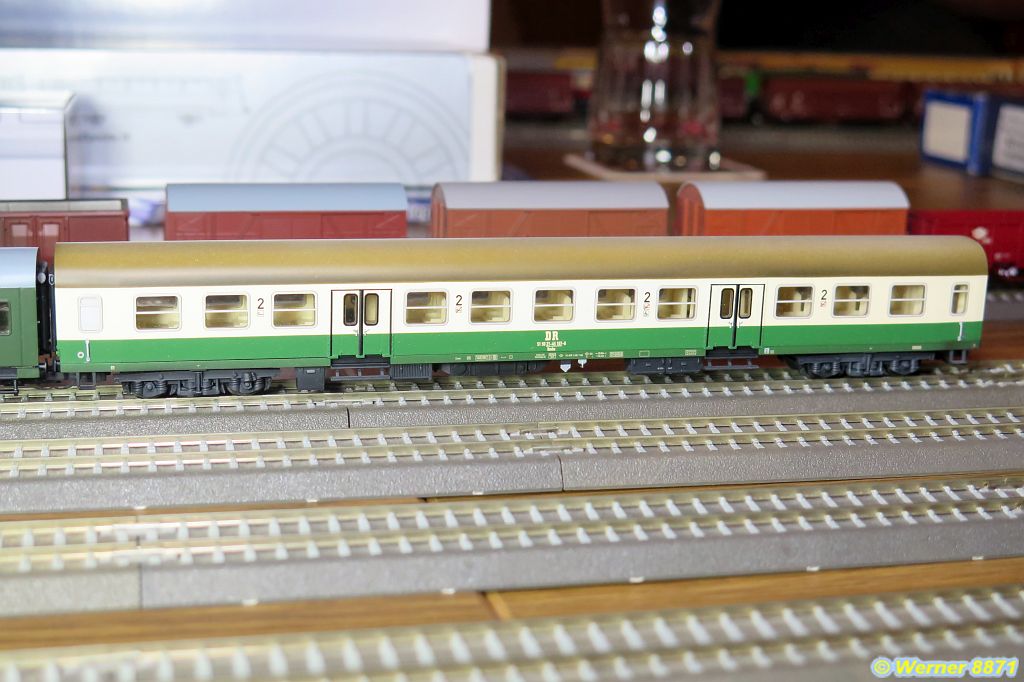 W070_Personenwg., Bmhe, 2. Kl., leicht gealtert; DR; Ep. IV; Tillig-Galerie