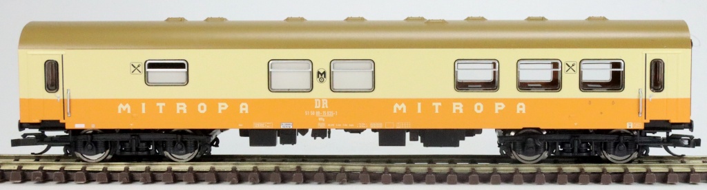 Reko-Speisewagen mit braunem Dach