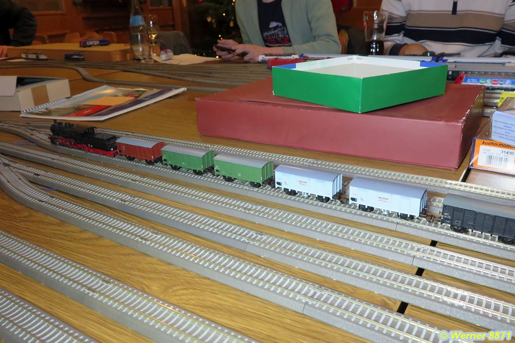 W035_Güterzug aus kurzen ged. Güterwg.