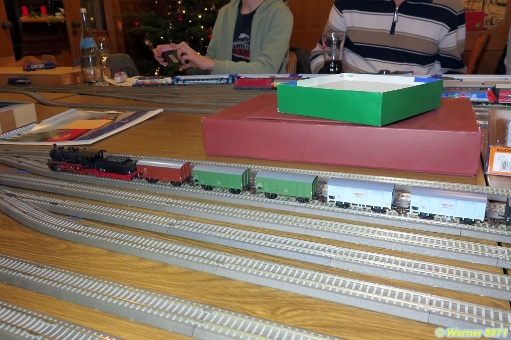 W037_Kurze ged. Güterwagen_01