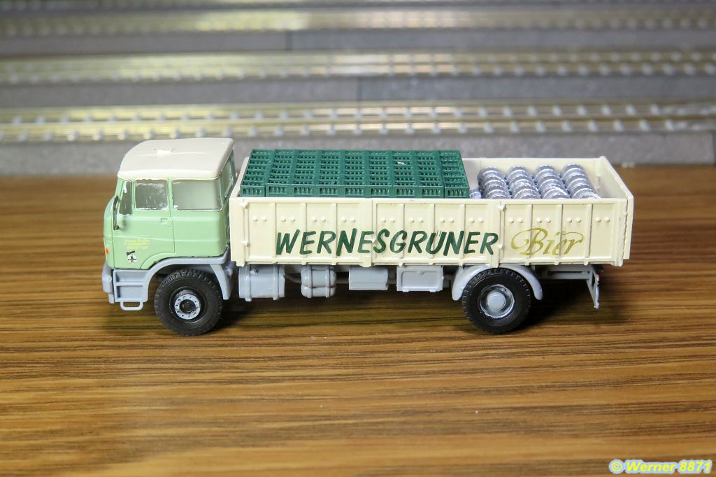W070_LKW LIAZ 100 m. Pritsche + Ladung, "WERNESGRÜNER Bier"; Bausatz über 'hobbyschraub'_01