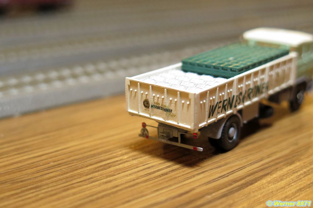 W073_LKW LIAZ 100 m. Pritsche + Ladung, "WERNESGRÜNER Bier"; Bausatz über 'hobbyschraub'_04