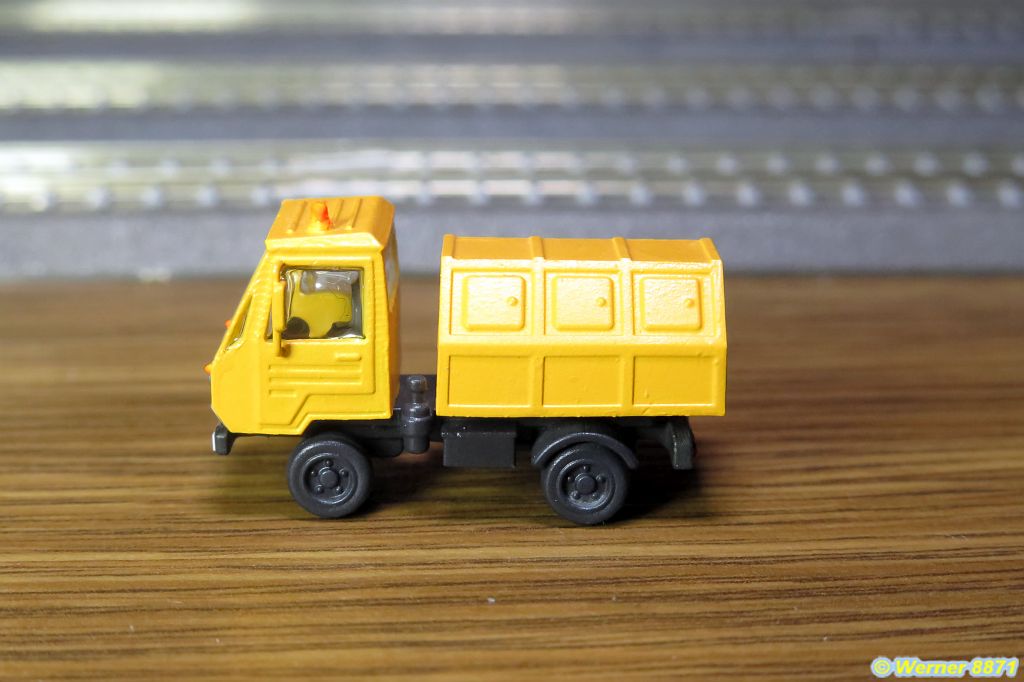 W093_Multicar Kommunalfahrzg. m. Müllaufbau; Bausatz über 'hobbyschraub'_01