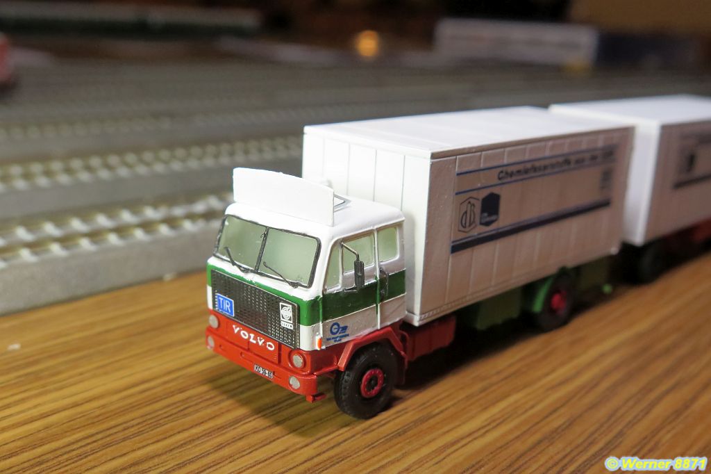 W105_LKW VOLVO Gliederzug, "Chemiefaserstoffe aus der DDR"; Bausatz über 'hobbyschraub'_02