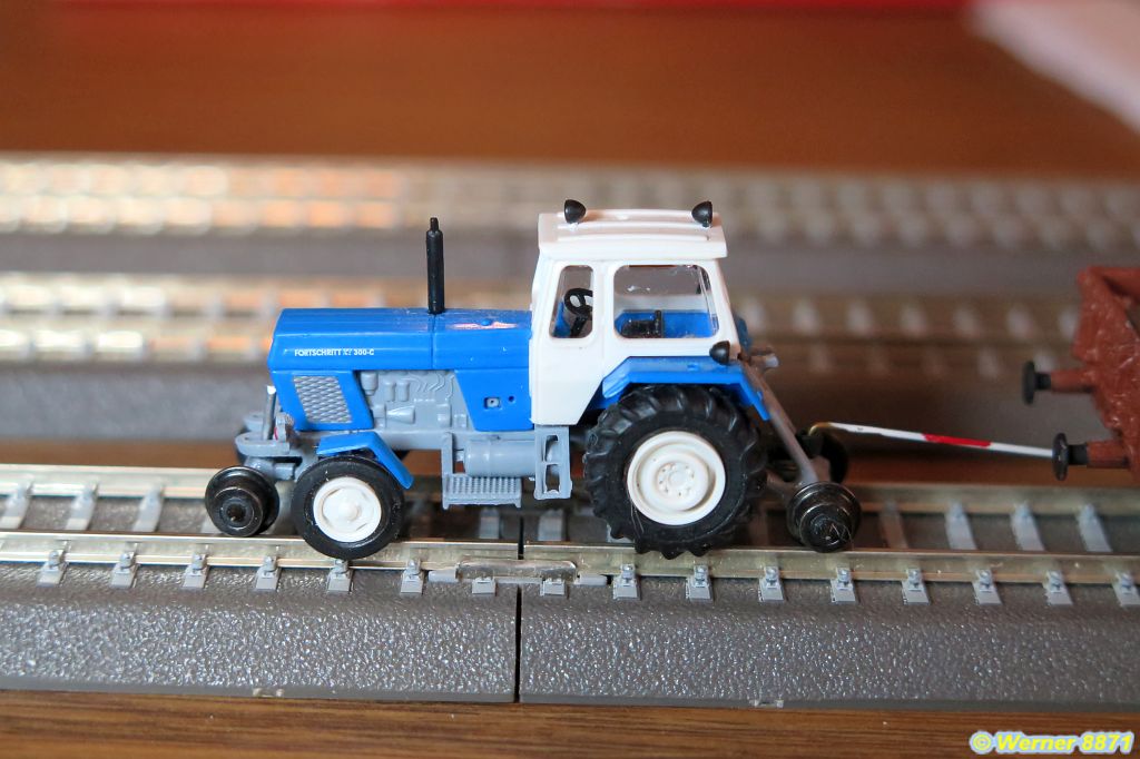 W106_ZT 300-C; Zwei-Wege-Traktor