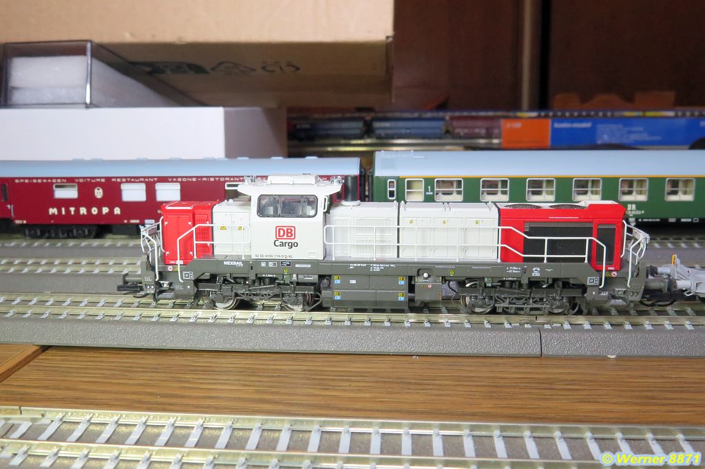W116_Diesellok Vossloh DE 18, rot/grau; DB Cargo; Ep. VI; Arnold_01