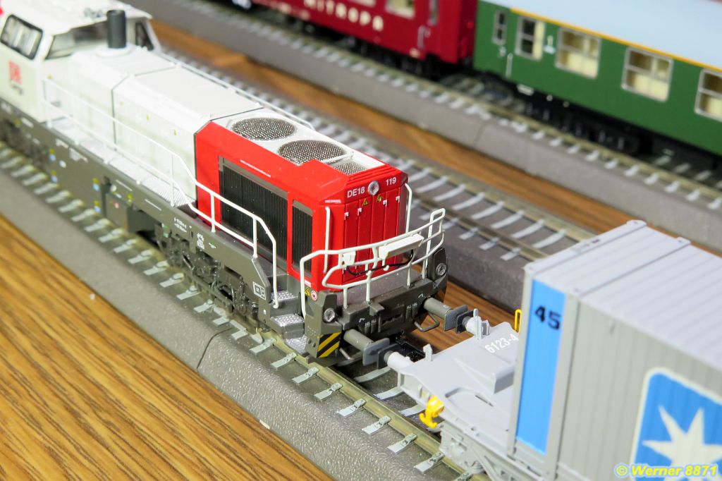 W119_Diesellok Vossloh DE 18, rot/grau; DB Cargo; Ep. VI; Arnold_04