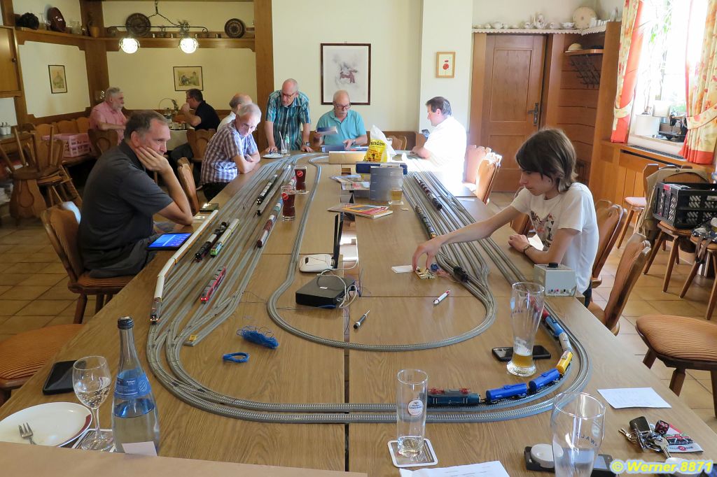 W018_Tischrundgang_01